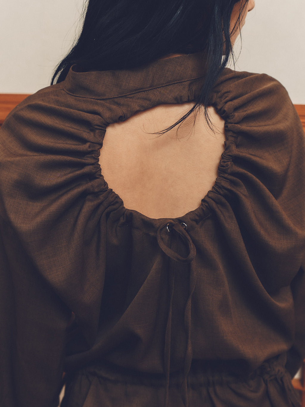 O Back Shirt [Brown]