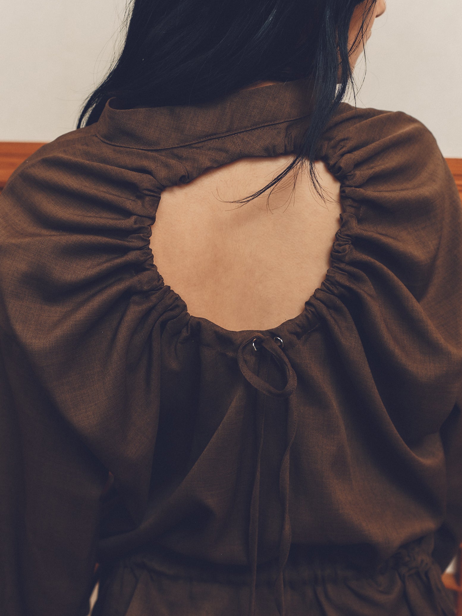 O Back Shirt [Brown]