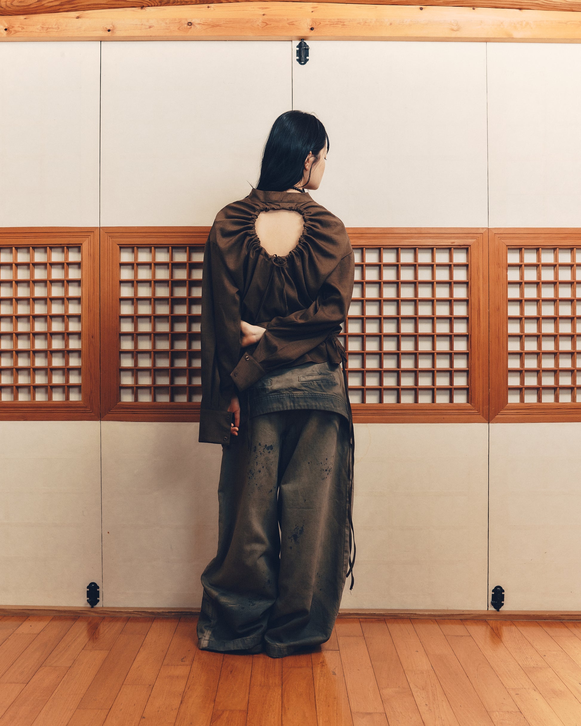 O Back Shirt [Brown]