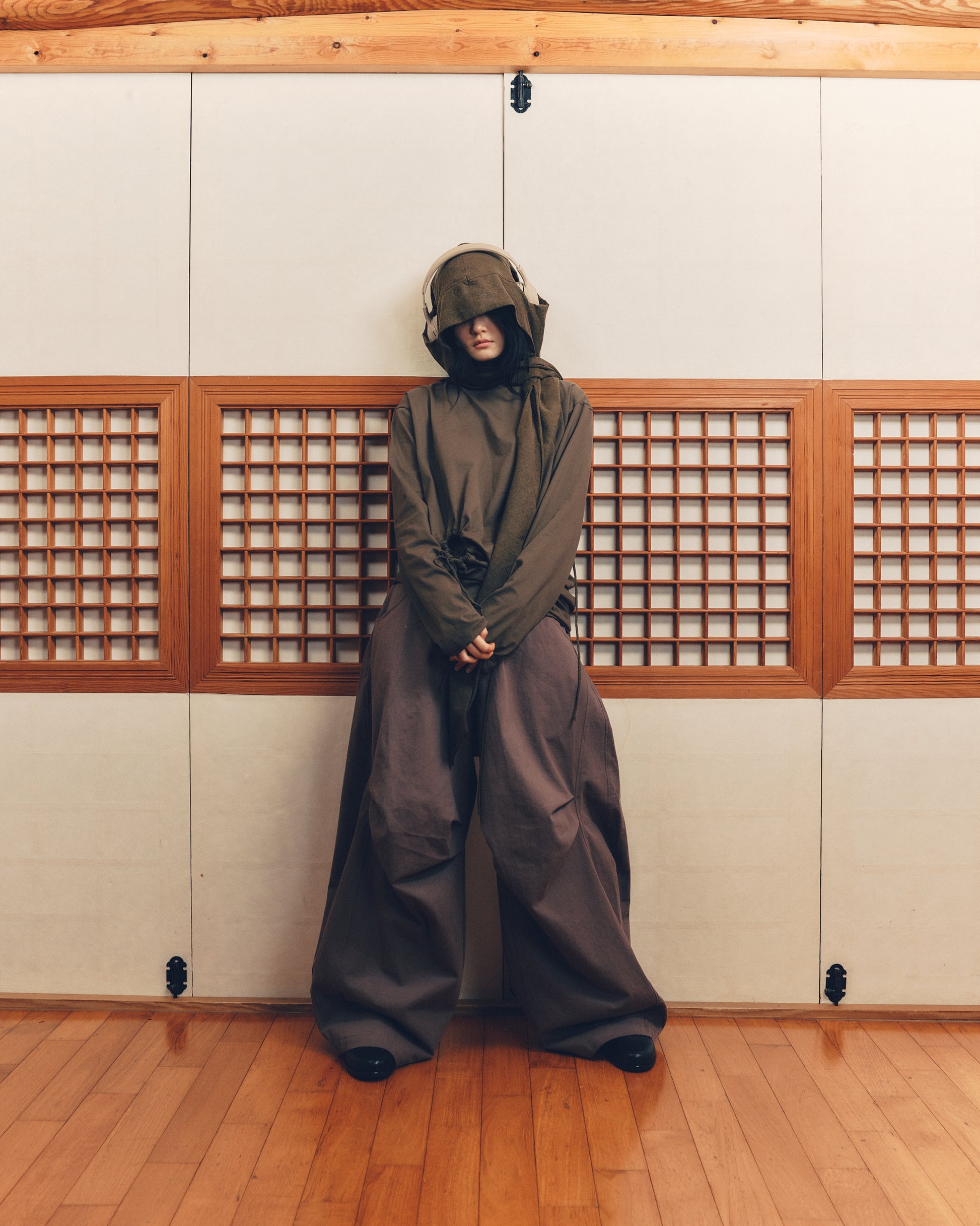 Pleated Knee Pants [Charcoal]