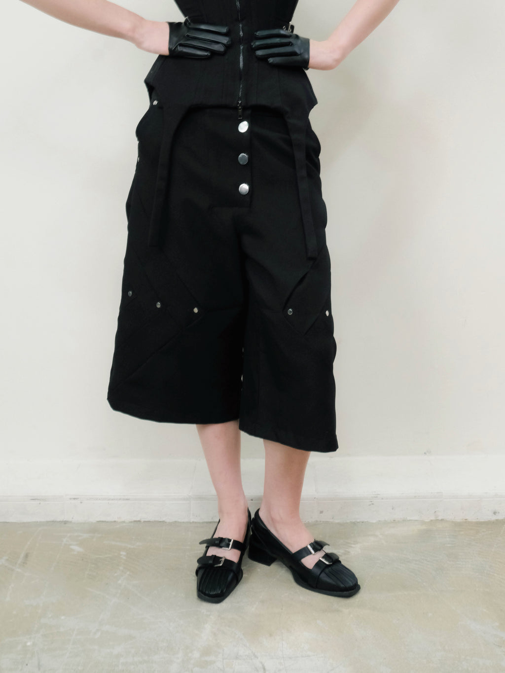 Bamboo Rivet Shorts [Black]