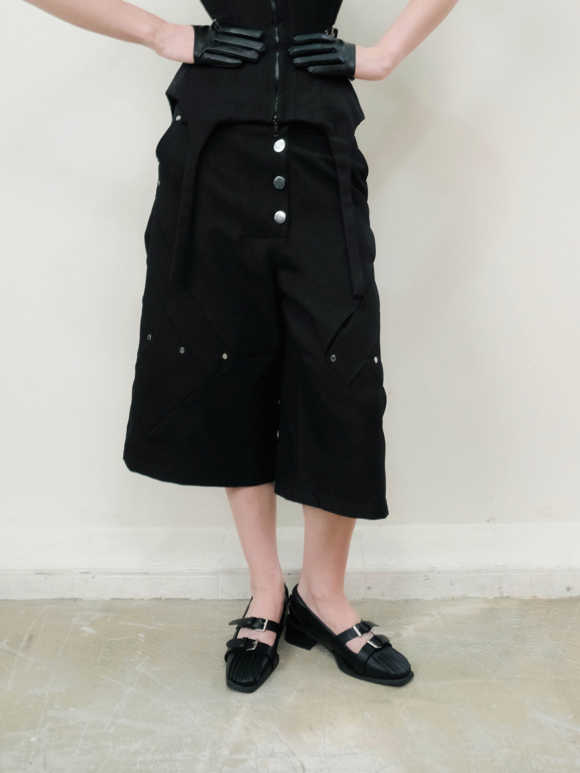 Bamboo Rivet Shorts [Black]