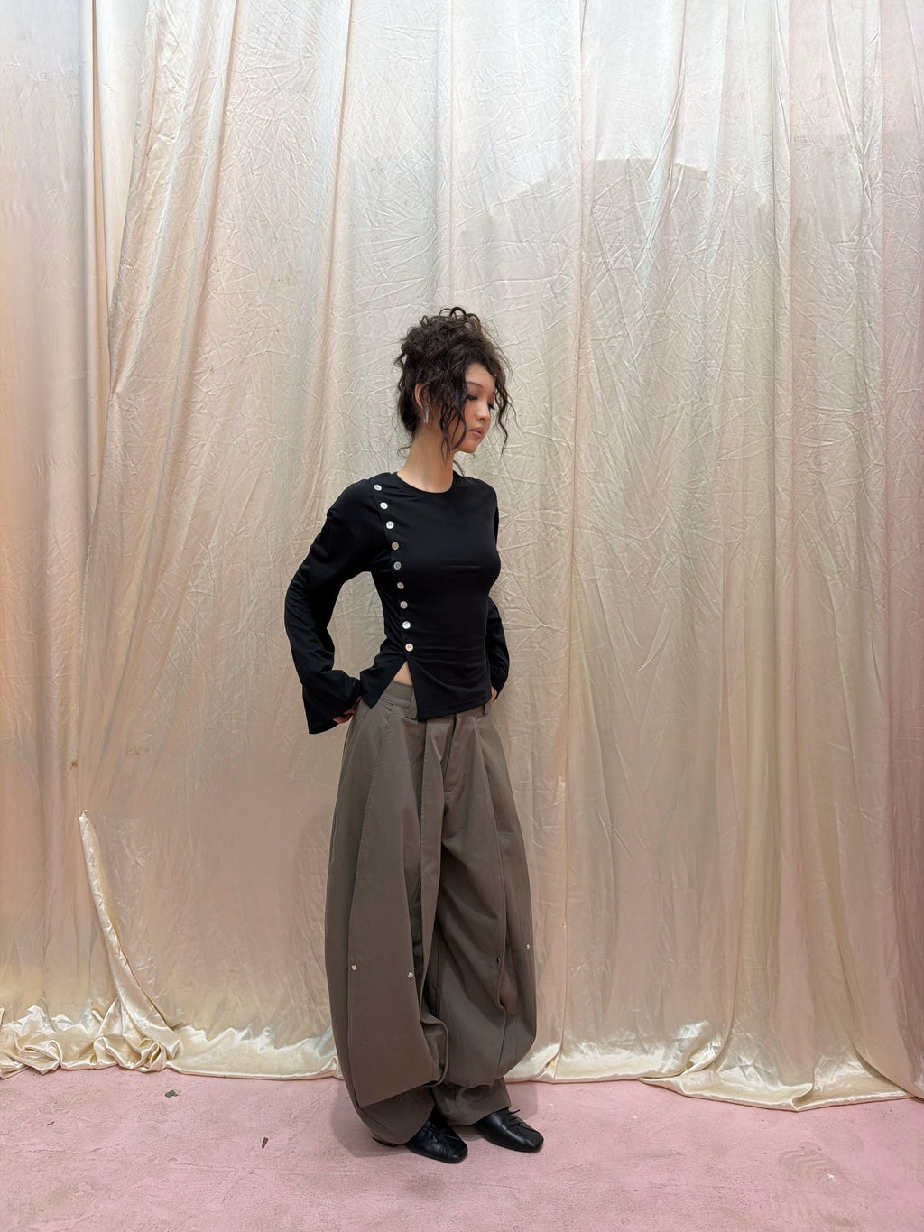 Flared Sleeve Top [Black]