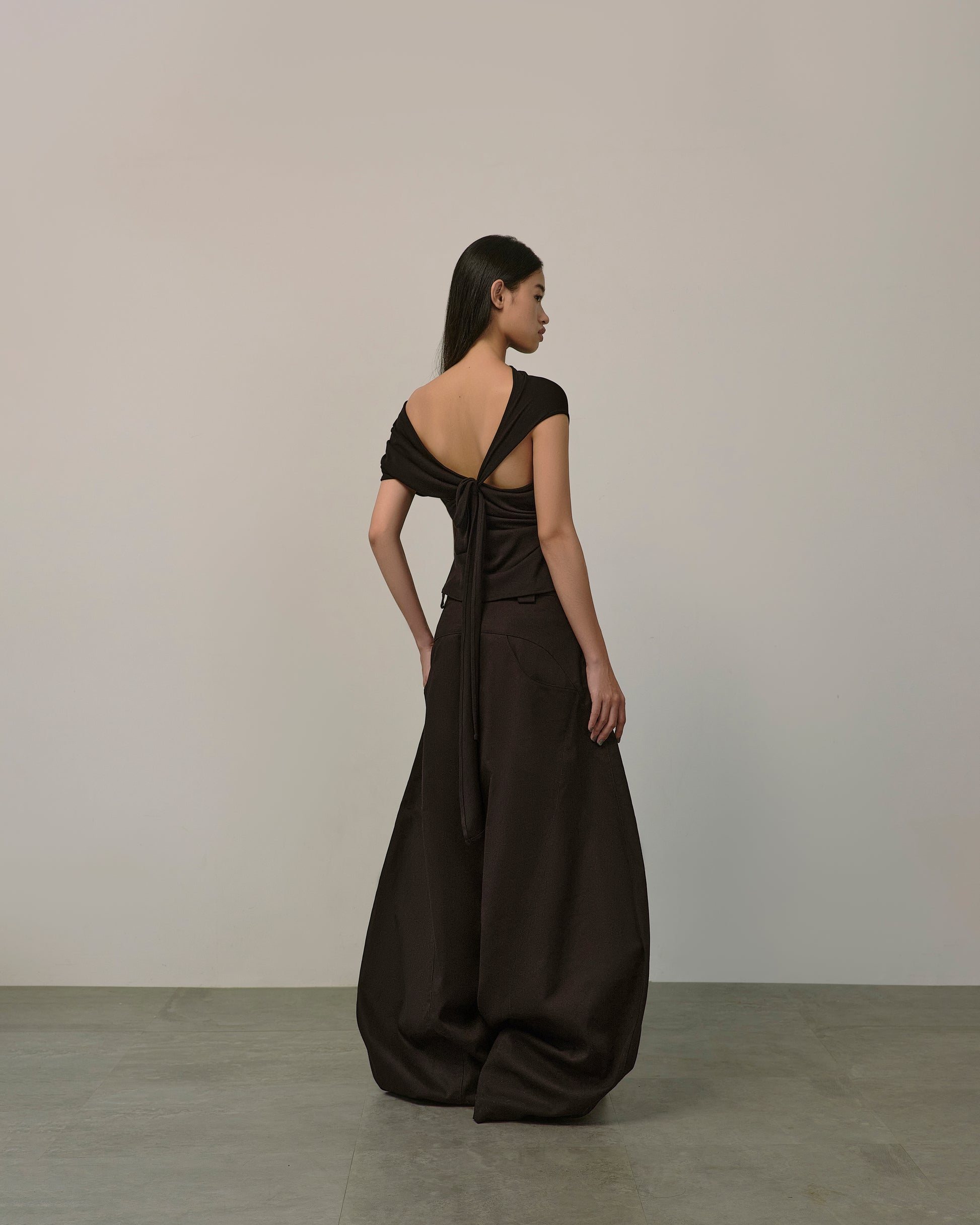 Pleated Knee Pants [Black]