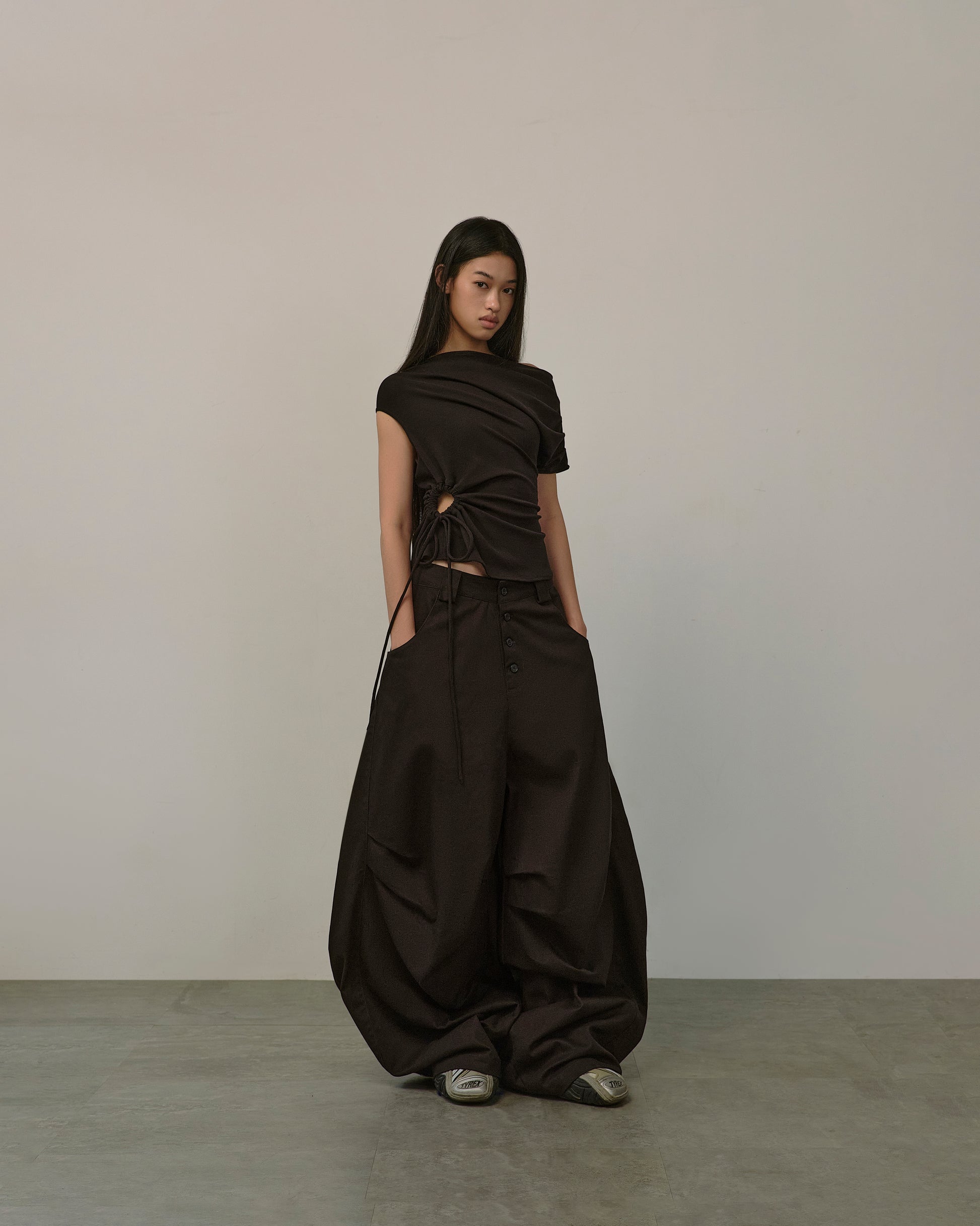 Pleated Knee Pants [Black]